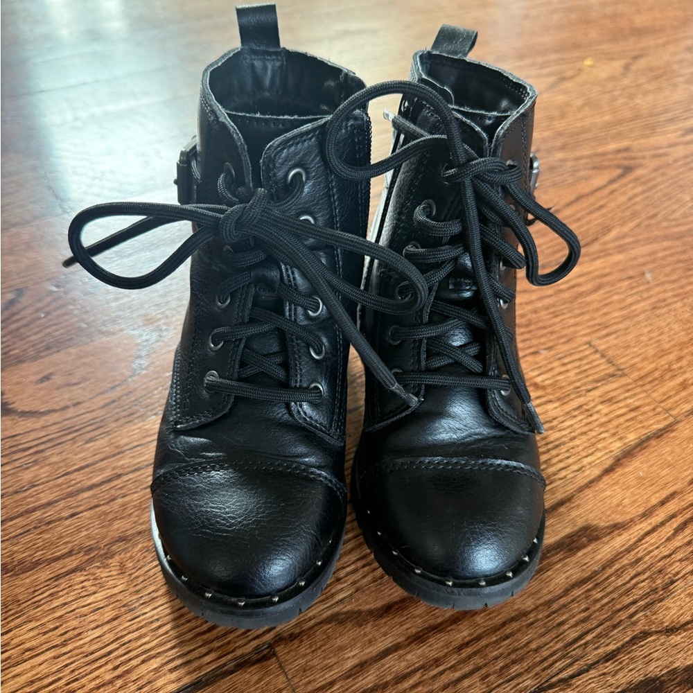 Trendy Combat Boots with Lace-up Front - Size 10t